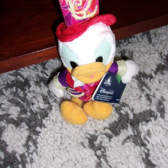 Disneyland Hong Kong Donald Duck Plush Bag Charm New with tags - Picture 3 of 3